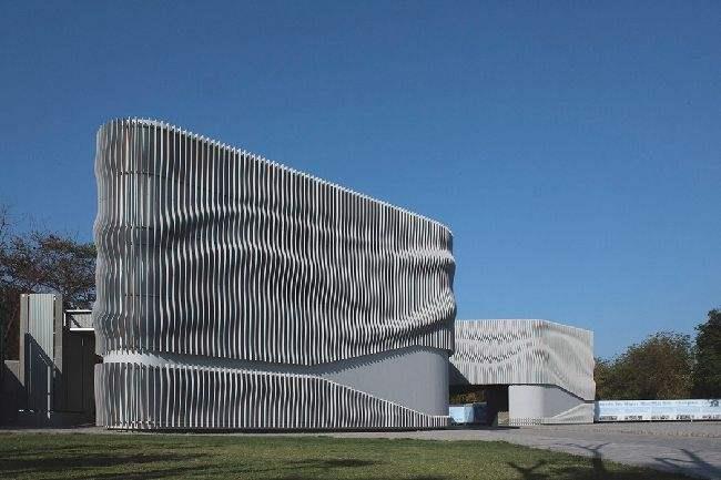 丰县浅谈现代建筑采用网架结构安装的主要优势和应用